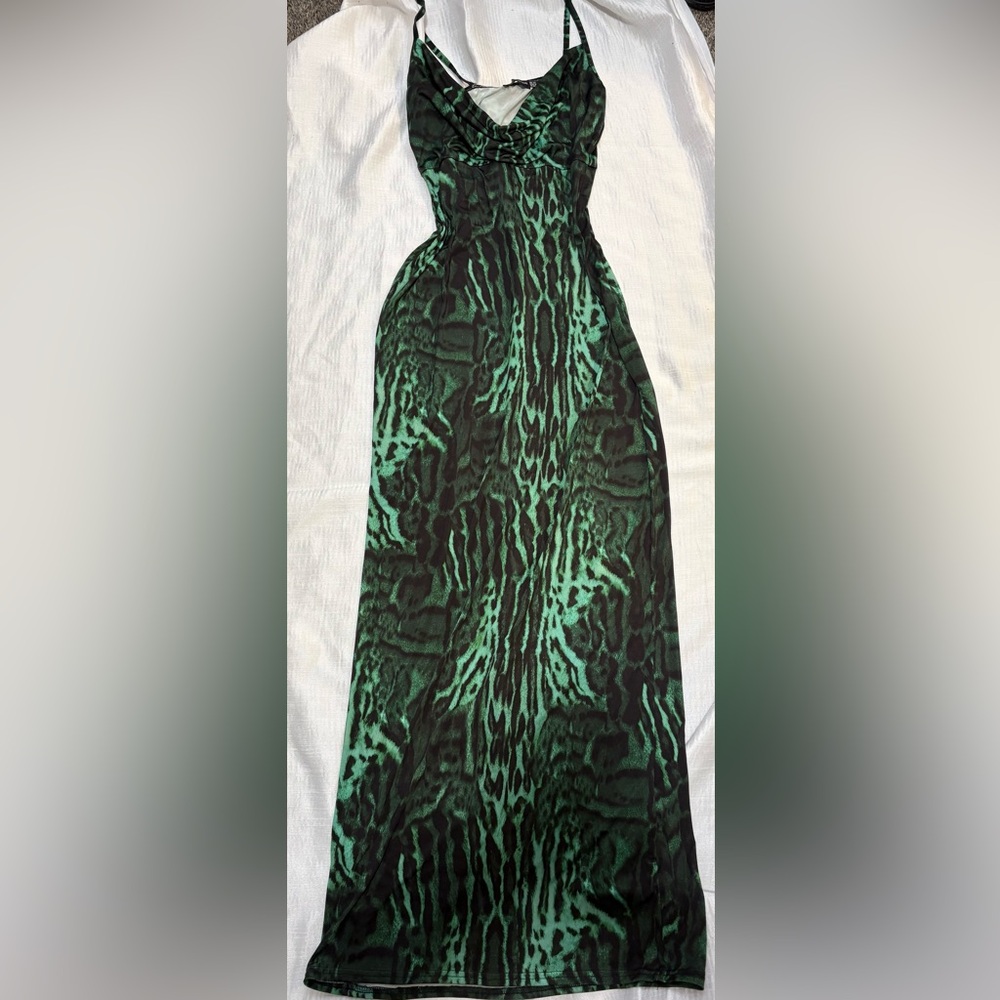 PrettyLittleThing Green and Black Skirt